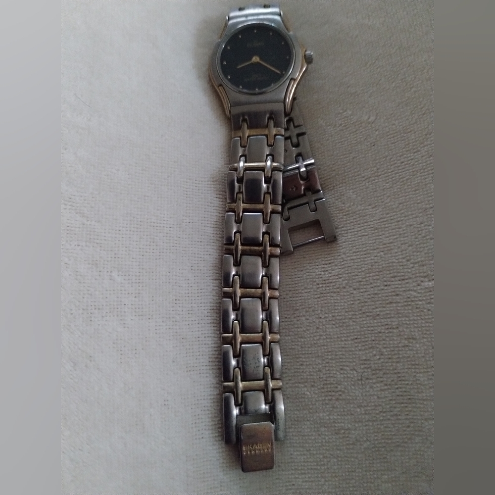 Vintage Skagen Denmark women's Watch #q99sgxn, Gold & Silver Watch Band - Picture 5 of 5